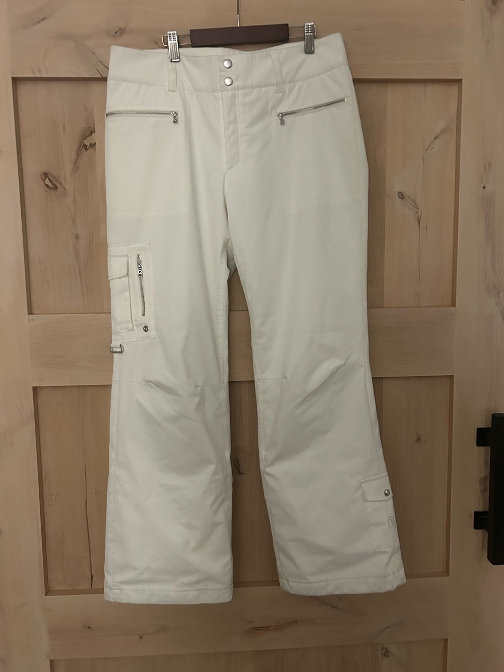 Bogner Women’s White Ski Pants, like new, missing button cover, size 12.